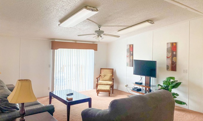 New Braunfels House | Just step away from Putt-Putt and Pool!