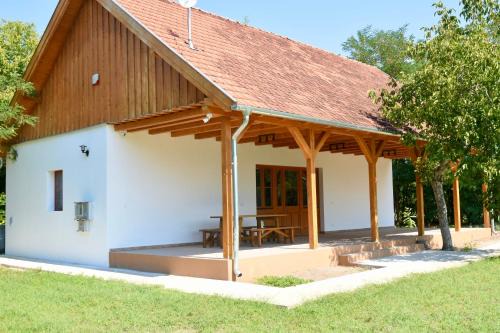 Izsak House | Kövidinka Vendégház