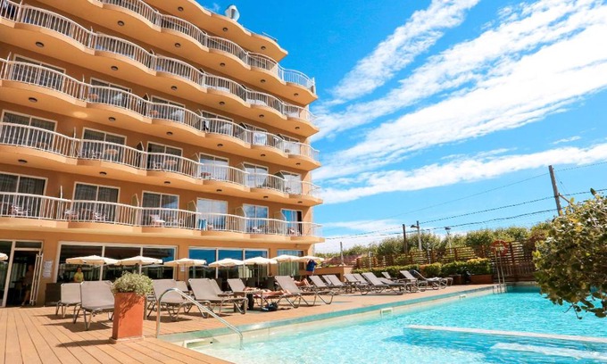 Calella Hotel | KAKTUS Hotel Volga - Adults Recommended