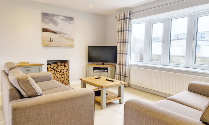 Wittering Cottage | Kalami, Bracklesham Bay - a bungalow that sleeps 7 guests in 3 bedrooms
