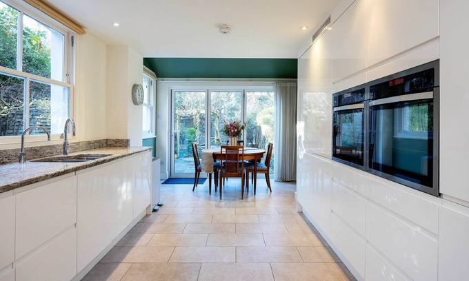 Stroud Green House | Kaleidoscope Skies, by Veeve