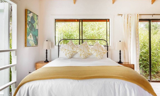 Volcano Cottage | Kamaka Cottage at Volcano- A Rainforest Hideaway