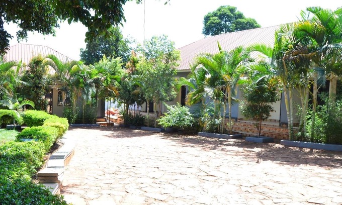Jinja Bed & Breakfast | Kamfart Safari Lodge