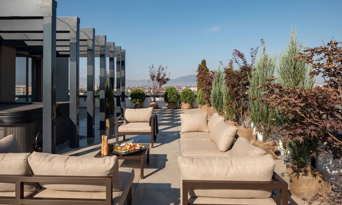 Tractorul Apartment | Kanopian Penthouse Hotel