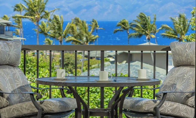Kapalua Condo | Kapalua Ridge Villa 212, spacious with ocean views.