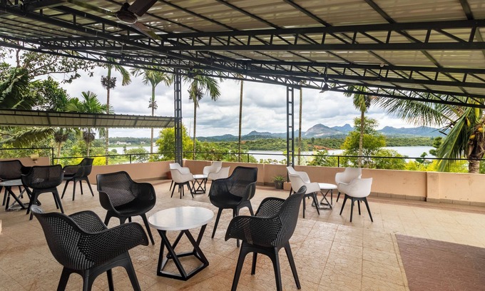 Vazhavatta Resort | Karapuzha Village Resort