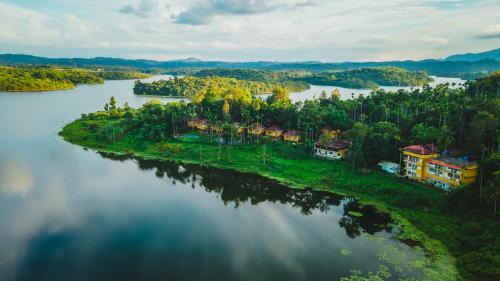 Vazhavatta Hotel | Karapuzha Village Resort
