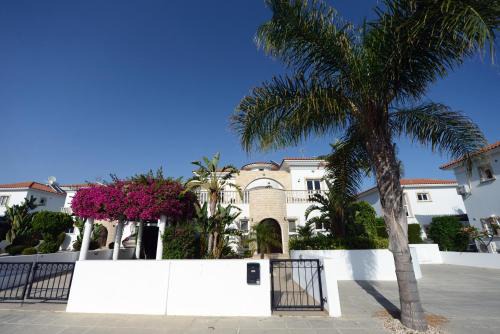 Pyla Villa | Karythia