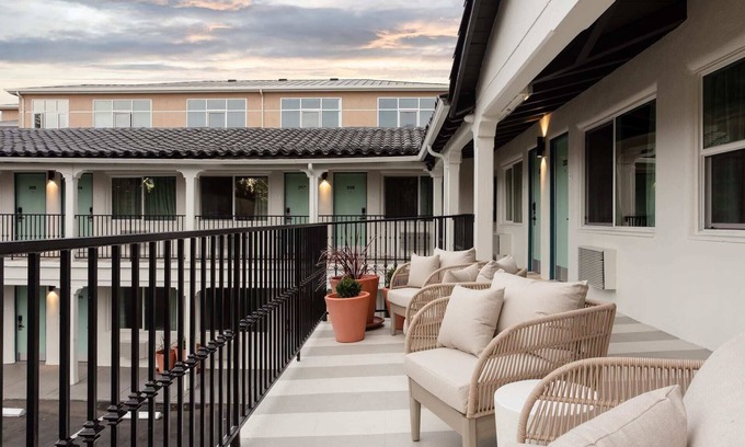 Ventura Apartment | Kasa Palo Alto | Nearby Silicon Valley, Double Beds