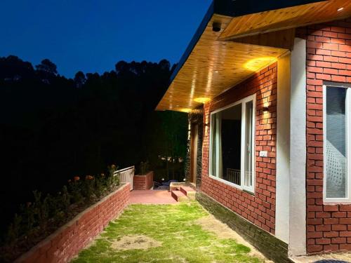 Dharampur House | Kasauli Pine Hill Cottages I Kasauli