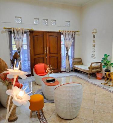 Madiun House | Kaswari 3BR Home - entire home