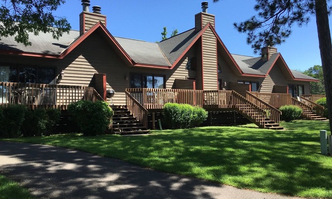 East Gull Lake Hotel | Kavanaugh's Sylvan Lake Resort