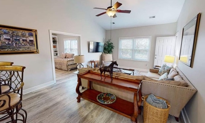 Lexington House | Keeneland- LEX Airport Darling