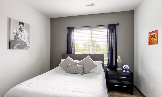 Maxwell Apartment | Keepin it Country 4b Suite in East! 8 min ->DT!