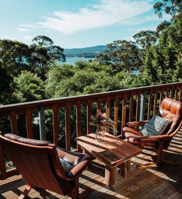 White Beach House | Kelp Cabin intimate, calm and restful
