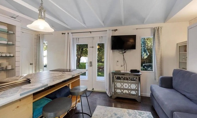 Bacliff Apartment | Kemah Cottages on Walsh - Tiny House