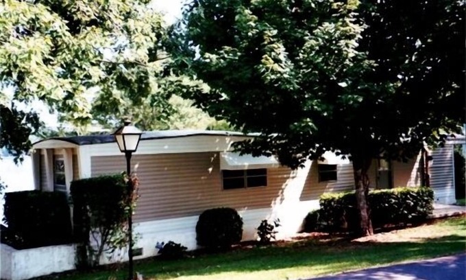 Salem House | Keowee lakefront view with large yard and dock for boat up to 30' long