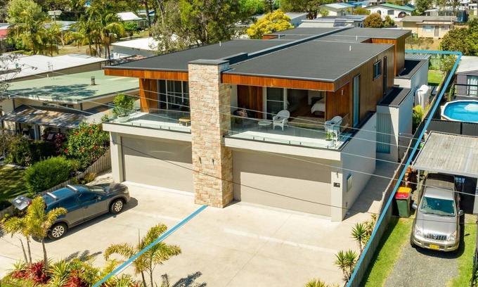 Huskisson House | Keppel - Pet Friendly - 4 Mins Walk to Beach