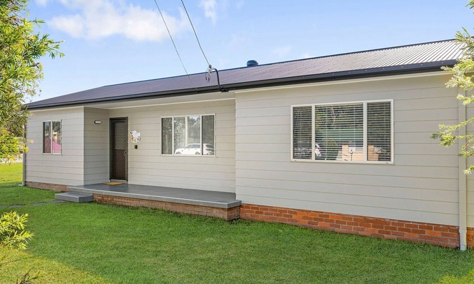 Kew House | Kew Golf Shack - linen supplied, guest wifi available