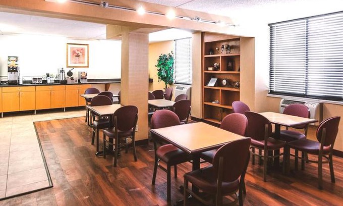 Roseville Hotel | Key Inn Roseville