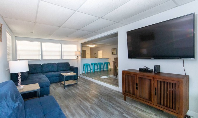 Sexton Cove Estates House | Key Largo updated Mobile Home 3bed 1.5bath 60ft on canal with boat lift