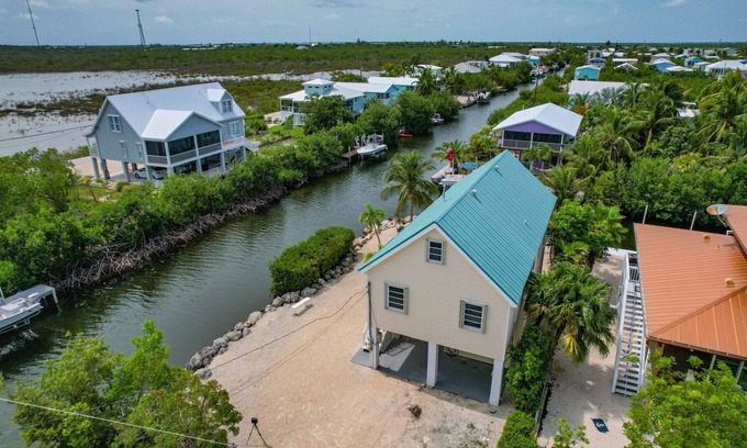 Breezeswept Beach Estates House | Keys On Jamaica: 3BR Waterfront Home, Large Corner Lot on Ramrod Key, Convenient to Atlantic & Gulf!