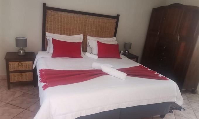 Bloemfontein Apartment | Khanya Room