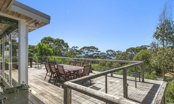 Lorne House | Kiara - Warm, Spacious and Free WIFI