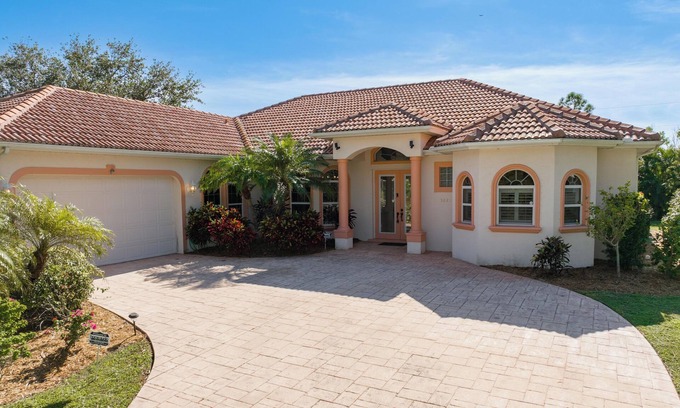 Pine Island Center House | Kick back and relax at this island oasis located on charming Pine Island Florida