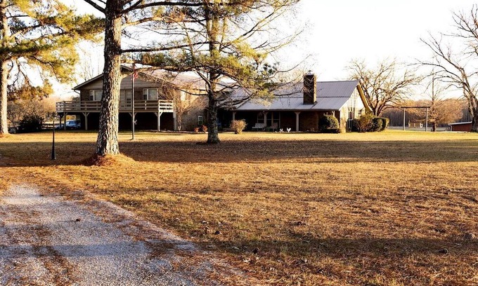 Belden House | Kid and Pet-Friendly Lake Glamping in Tupelo, Mississippi