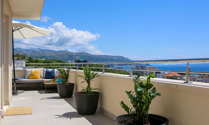 Znjan Apartment | Kiki's Sea View Apartment with terrace in Znjan, Split