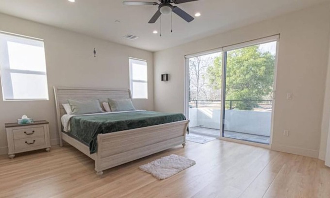 Lake Balboa House | King 4BD/4BR NEW Luxury House