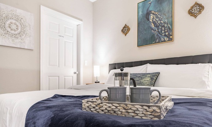 Huntsville Apartment | King Bed, Fast WiFi, Gym, Free Parking