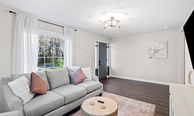 Gastonia House | King Bed, HUGE Shower & Beautiful Finishes