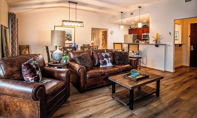 St. Augustine Condo | King Bed- SS Appliances- Balcony- Top floor w/wood floors- near beach