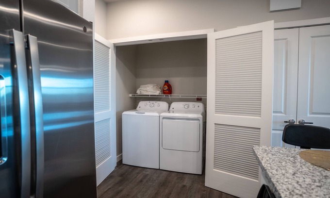 Spring Branch East Apartment | King Bed Suite Free Netflix/Parking