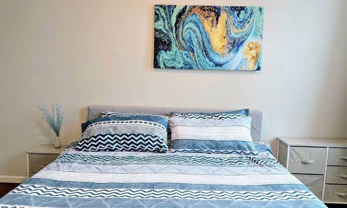 The Gate Apartment | King Bed Suite w/Off-Street Parking - C