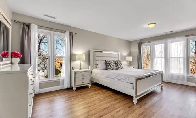 Kernersville House | King Beds Pet-Friendly Large Yard