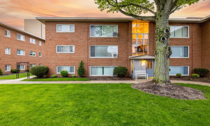 Fairview Park Apartment | King & Queen Memory Foam Beds 2-2b Georgetown Villas