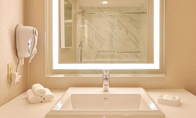 Atlantic City Hotel | King Room at a Hotel