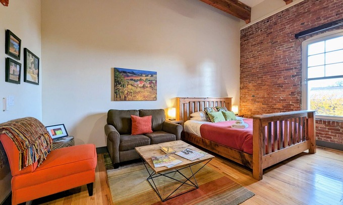 Amity Apartment | King size suite with kitchenette