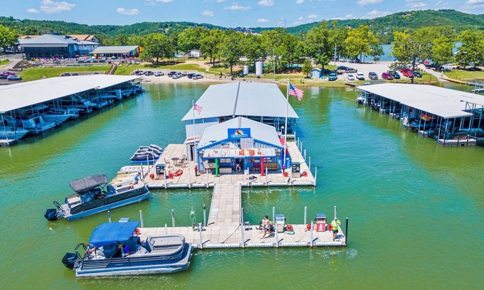Indian Point Condo | King Suite w/Lakeview | Swim-Up Bar & Marina Access, Tiki Bar & Pet Friendly!