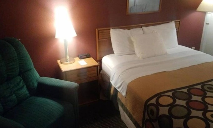 Wautoma Hotel | King Unit Near Nordic, Culvers, and Silver Lake Trails