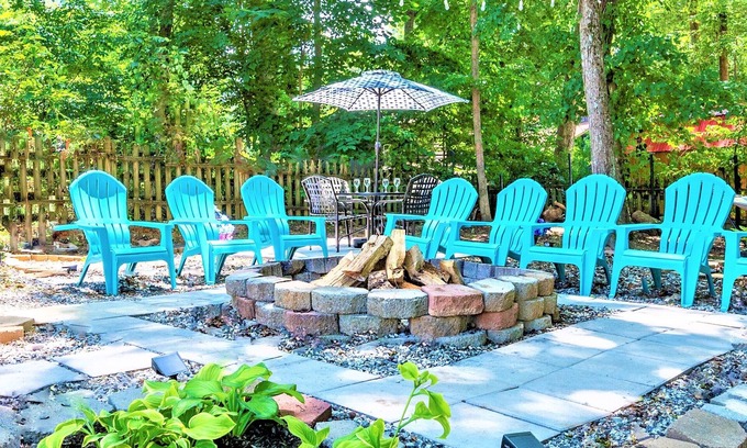 Kernersville House | KingBed PetFriendly Washer Dryer Sleep16
