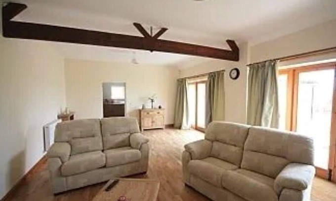 Twywell Cottage | Kingfisher Sleeps 5 (3 Bedrooms)