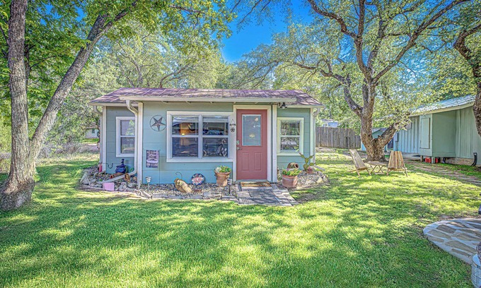 Kingsland House | Kingsland Duo – 2 Cottages in 1 w/Lakeview!