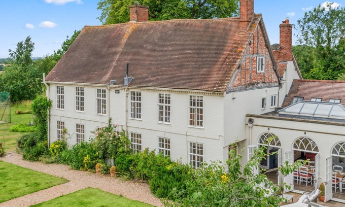 Callow Hill Cottage | Kington Grange - sleeps 16 guests in 7 bedrooms