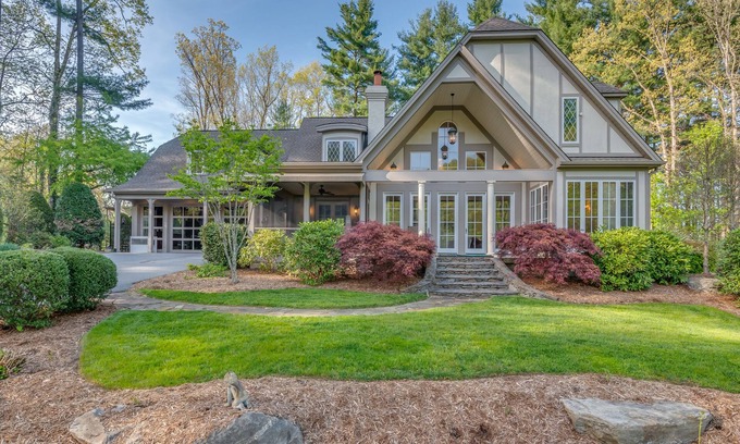 Hendersonville House | Kinloch Place | 7 Bedroom Estate in Hendersonville