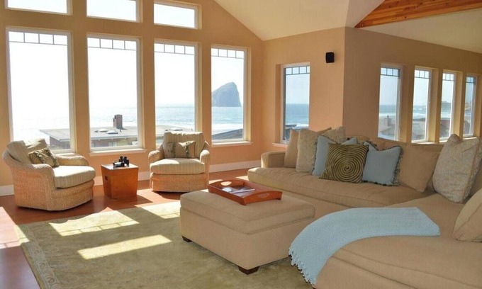 Kiwanda Shores House | Kiwanda Kove In Pacific City With Amazing Views Of Ocean