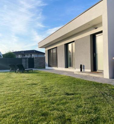 Dunajska Luzna House | Klimatizovaný Apartmánový dom, s vírivkou, 1B